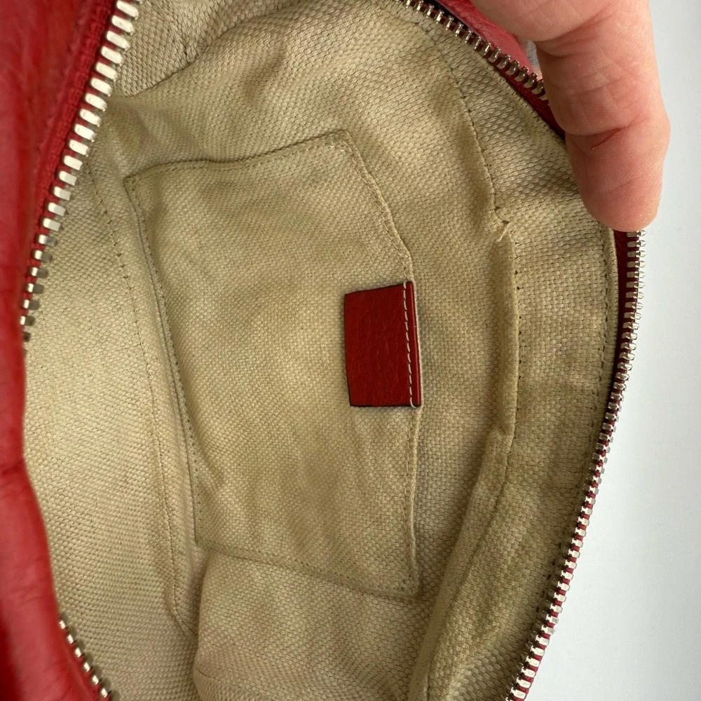 GUCCI Pebbled Calfskin Small Soho Disco Bag Color Red. - Picture 11 of 12